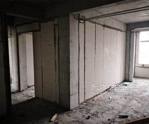 水泥輕質(zhì)復(fù)合隔墻板廠家 濟(jì)南華晟放心選購 濱州輕質(zhì)復(fù)合隔墻板圖片