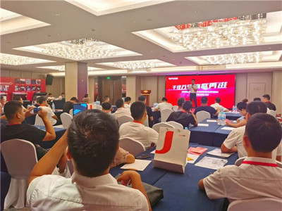 佳歌集成灶八月峰會首站告捷，濟南財富峰會滿帆啟航，引領建材家居新潮流